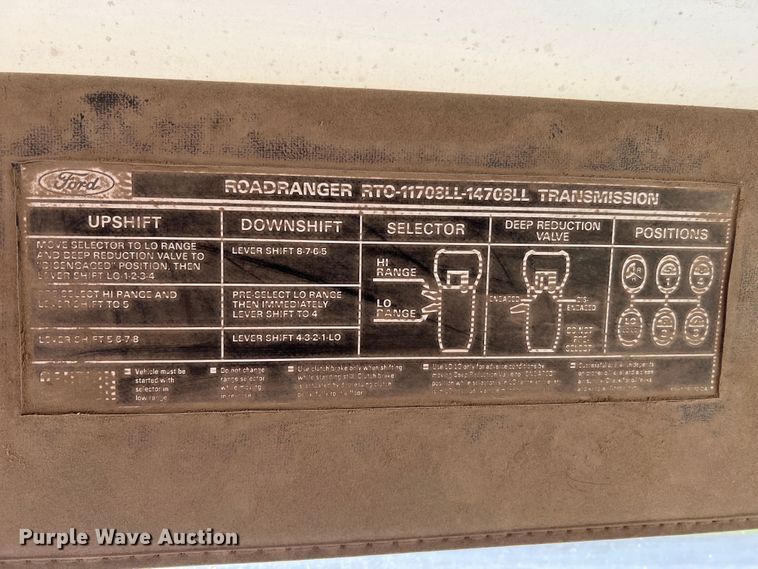 image for item MR9893 1993 Ford LT8000  truck cab and chassis