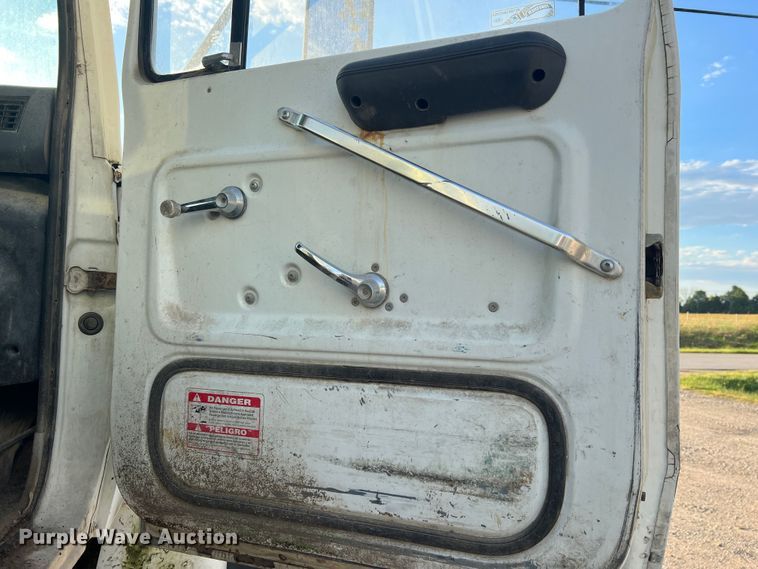 image for item MR9893 1993 Ford LT8000  truck cab and chassis