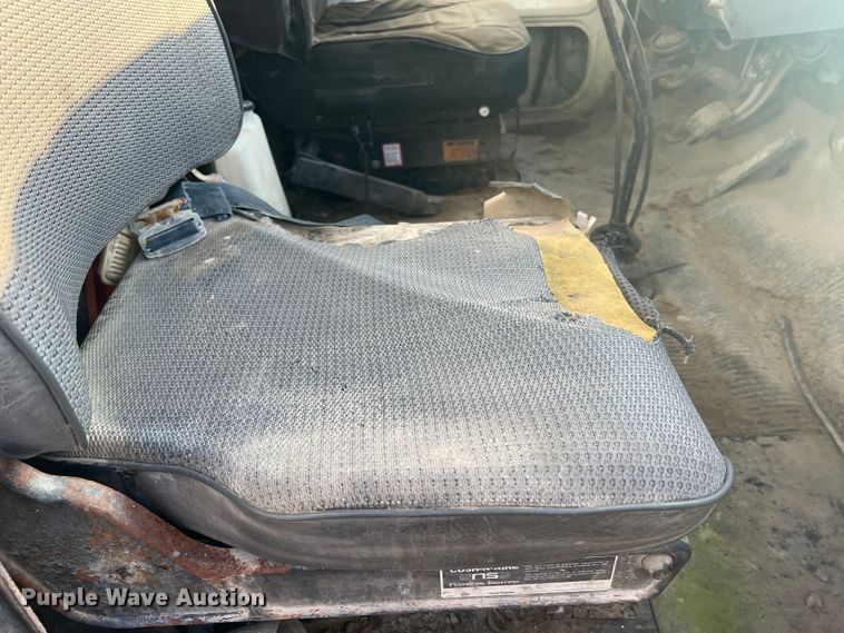 image for item MR9893 1993 Ford LT8000  truck cab and chassis