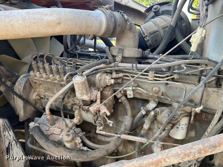 image for item MR9893 1993 Ford LT8000  truck cab and chassis