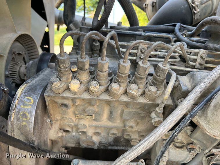 image for item MR9893 1993 Ford LT8000  truck cab and chassis