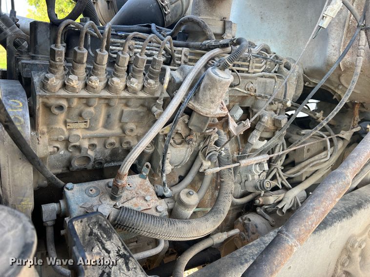 image for item MR9893 1993 Ford LT8000  truck cab and chassis