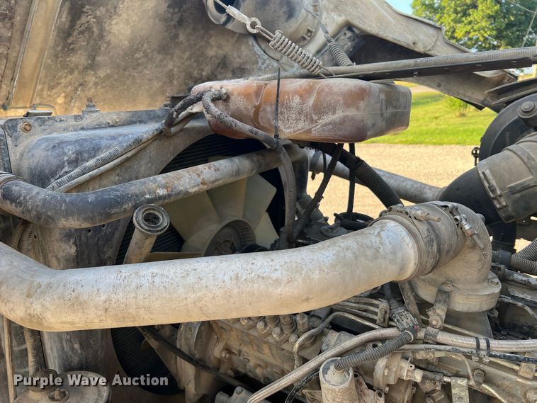 image for item MR9893 1993 Ford LT8000  truck cab and chassis