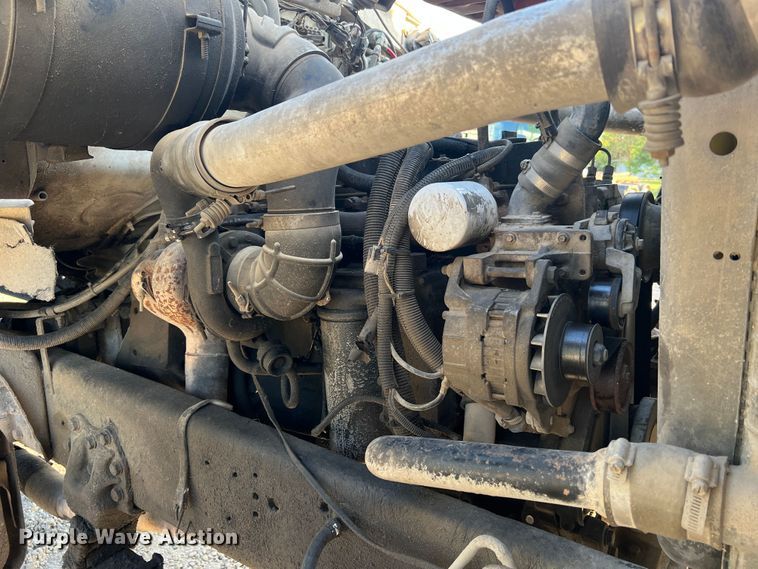 image for item MR9893 1993 Ford LT8000  truck cab and chassis