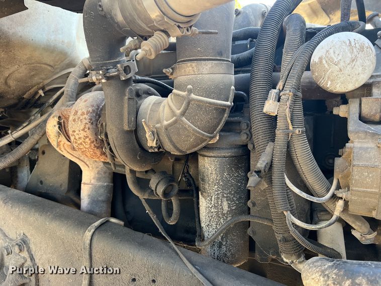 image for item MR9893 1993 Ford LT8000  truck cab and chassis