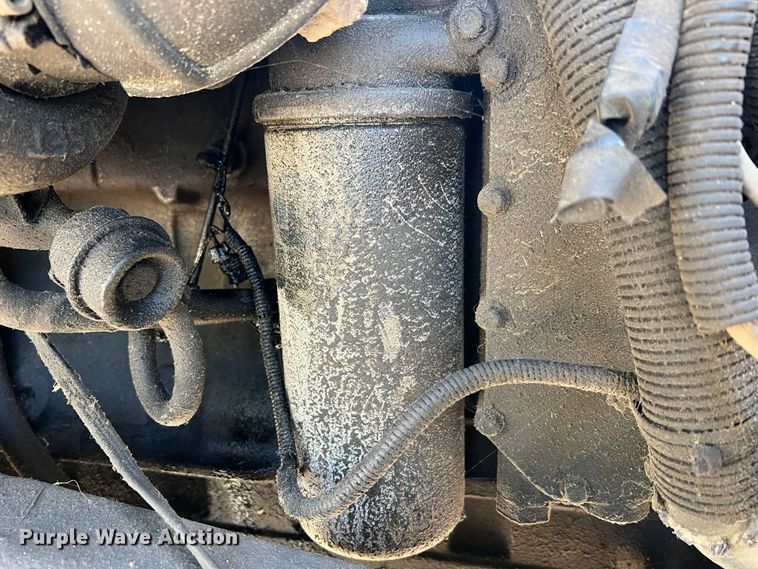 image for item MR9893 1993 Ford LT8000  truck cab and chassis