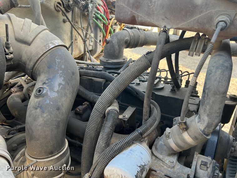 image for item MR9893 1993 Ford LT8000  truck cab and chassis