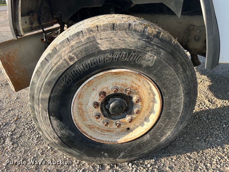 image for item MR9893 1993 Ford LT8000  truck cab and chassis