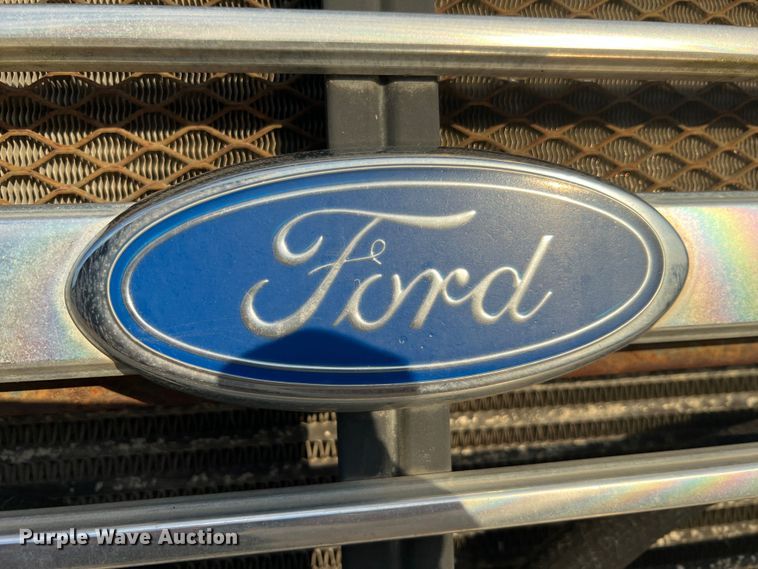 image for item MR9893 1993 Ford LT8000  truck cab and chassis