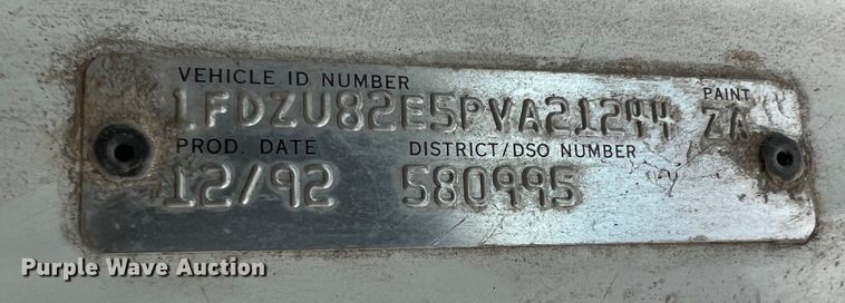 image for item MR9893 1993 Ford LT8000  truck cab and chassis