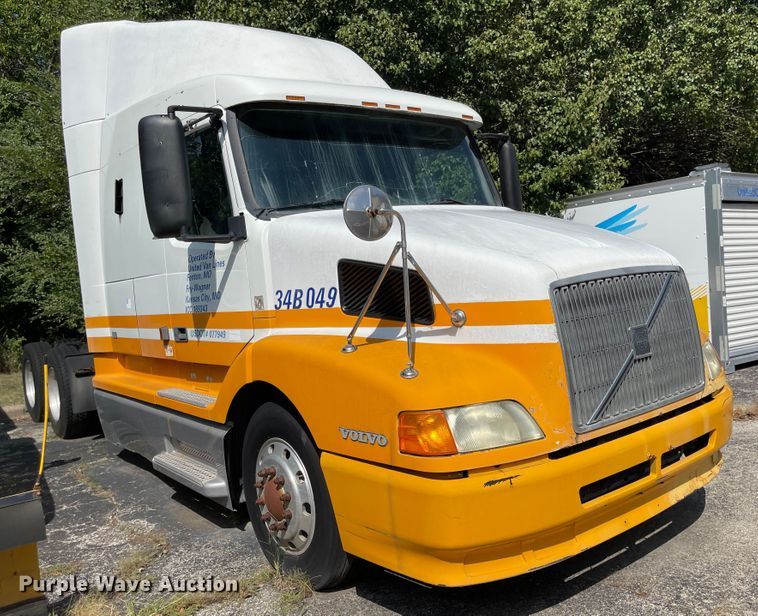 image for item MU9217 1998 Volvo VN  semi truck