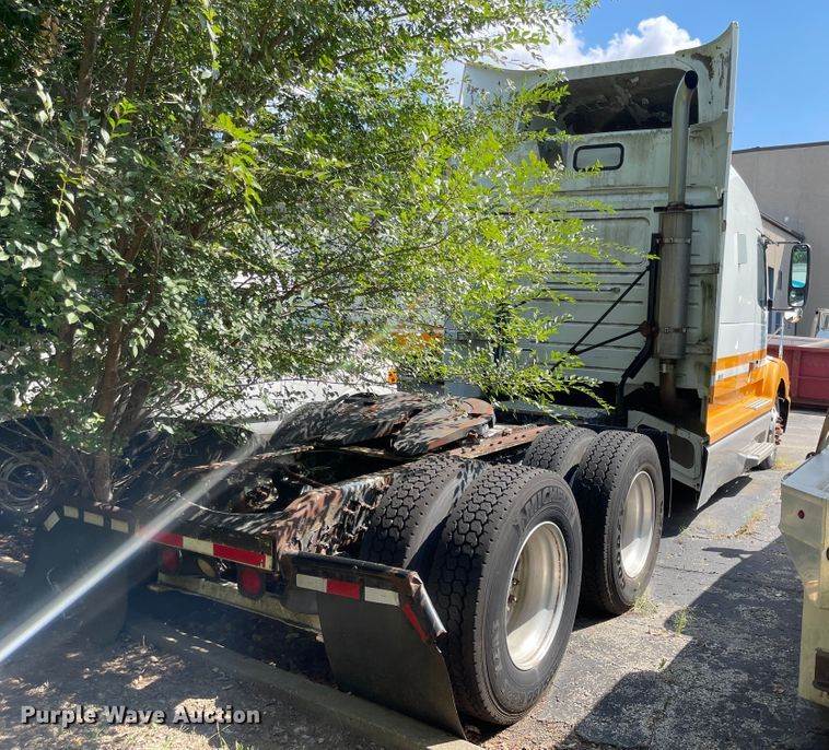 image for item MU9217 1998 Volvo VN  semi truck