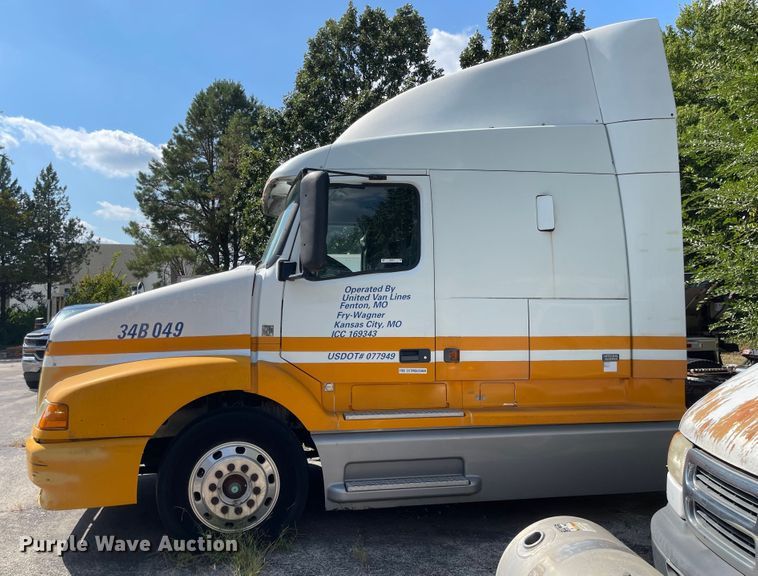 image for item MU9217 1998 Volvo VN  semi truck