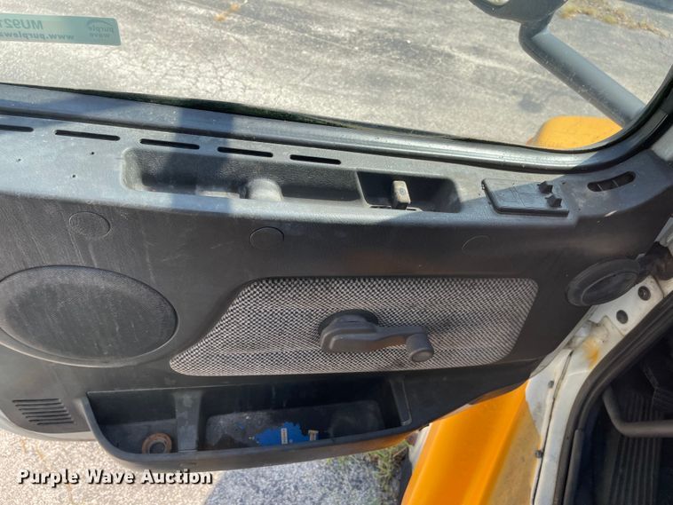 image for item MU9217 1998 Volvo VN  semi truck