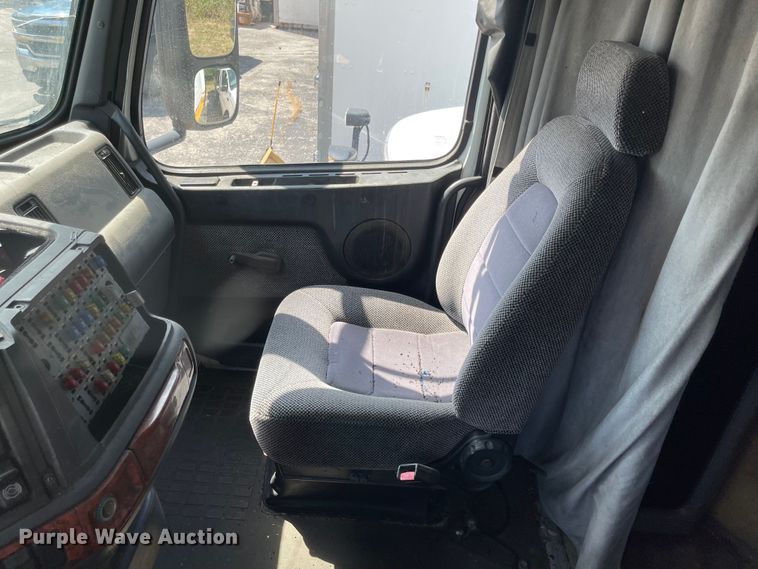 image for item MU9217 1998 Volvo VN  semi truck