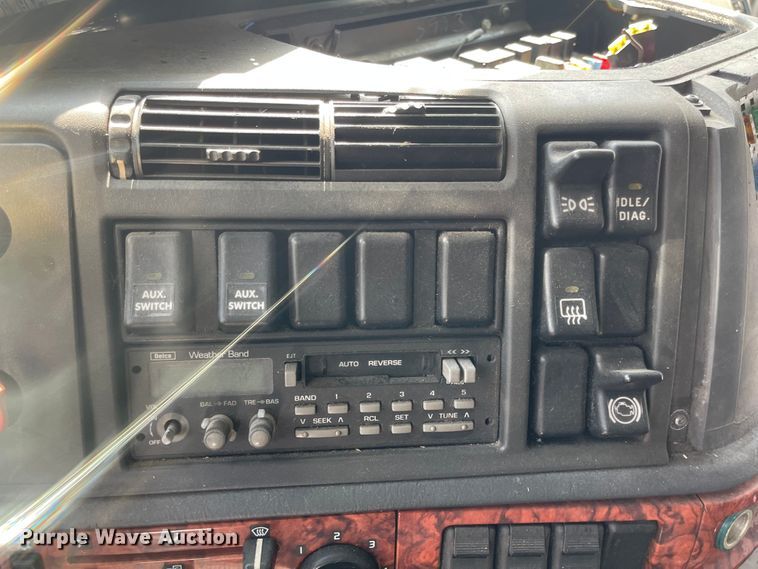 image for item MU9217 1998 Volvo VN  semi truck