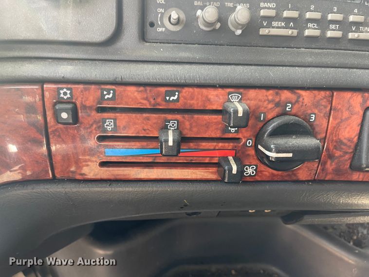 image for item MU9217 1998 Volvo VN  semi truck