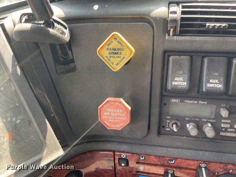 image for item MU9217 1998 Volvo VN  semi truck