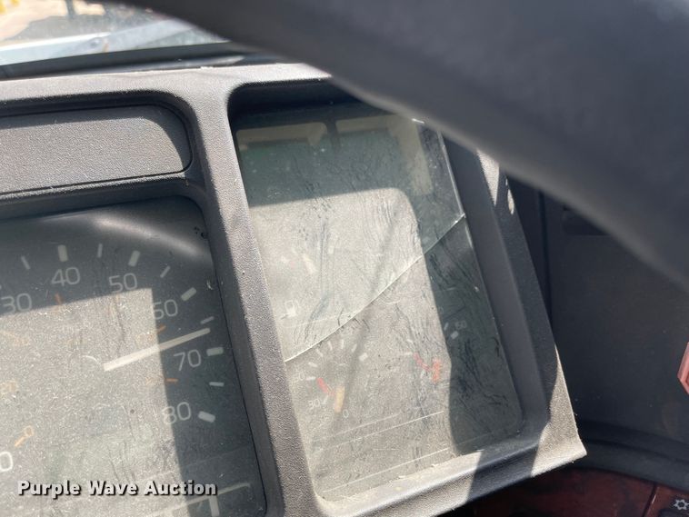 image for item MU9217 1998 Volvo VN  semi truck