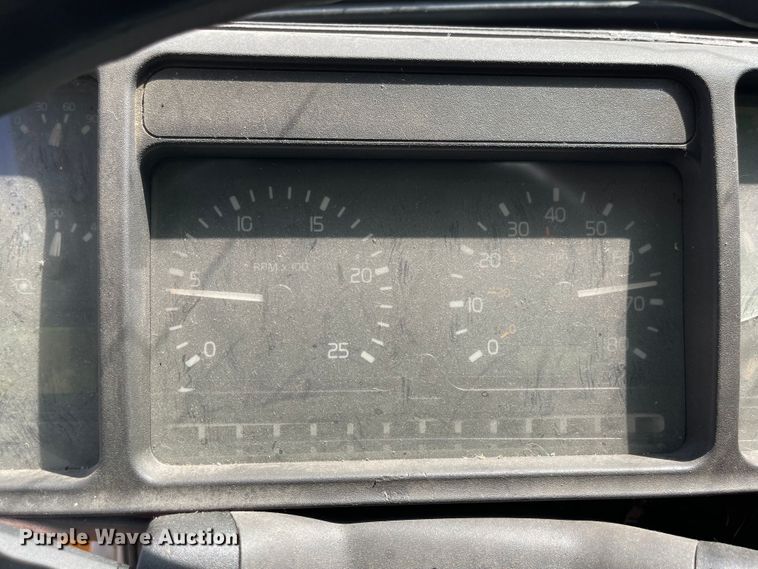 image for item MU9217 1998 Volvo VN  semi truck