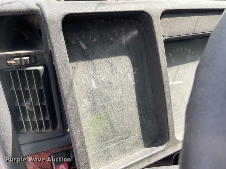 image for item MU9217 1998 Volvo VN  semi truck