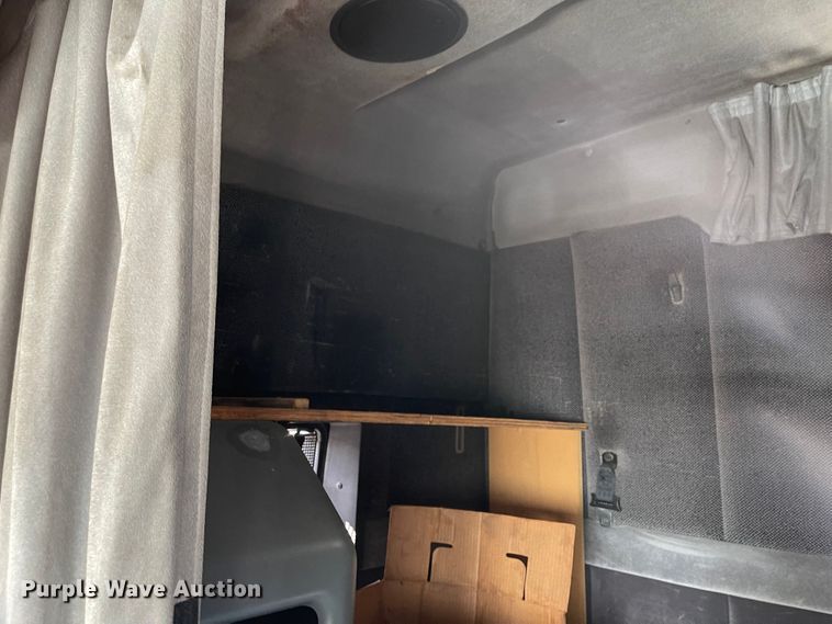 image for item MU9217 1998 Volvo VN  semi truck