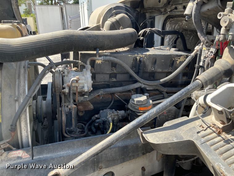 image for item MU9217 1998 Volvo VN  semi truck