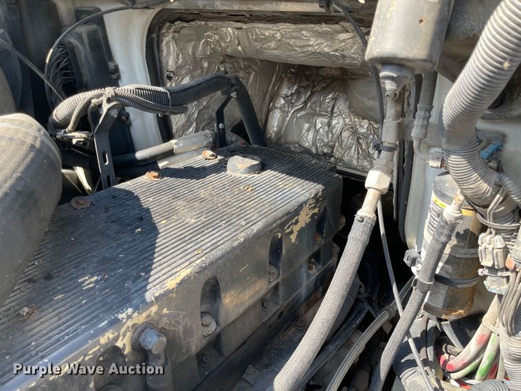 image for item MU9217 1998 Volvo VN  semi truck