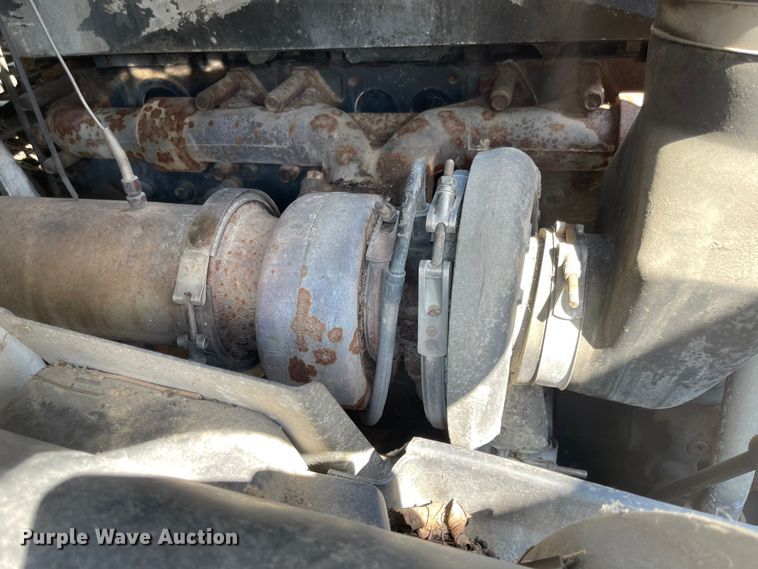 image for item MU9217 1998 Volvo VN  semi truck