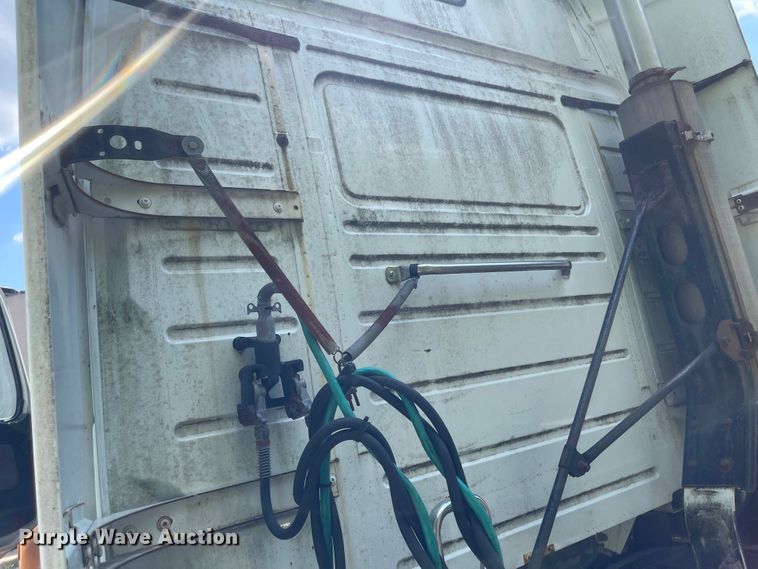 image for item MU9217 1998 Volvo VN  semi truck