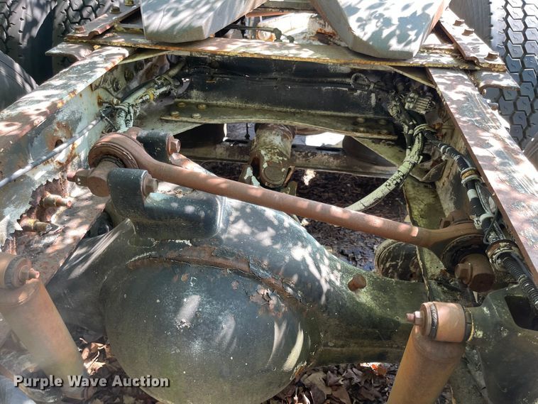 image for item MU9217 1998 Volvo VN  semi truck