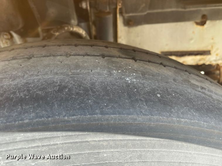 image for item MU9217 1998 Volvo VN  semi truck