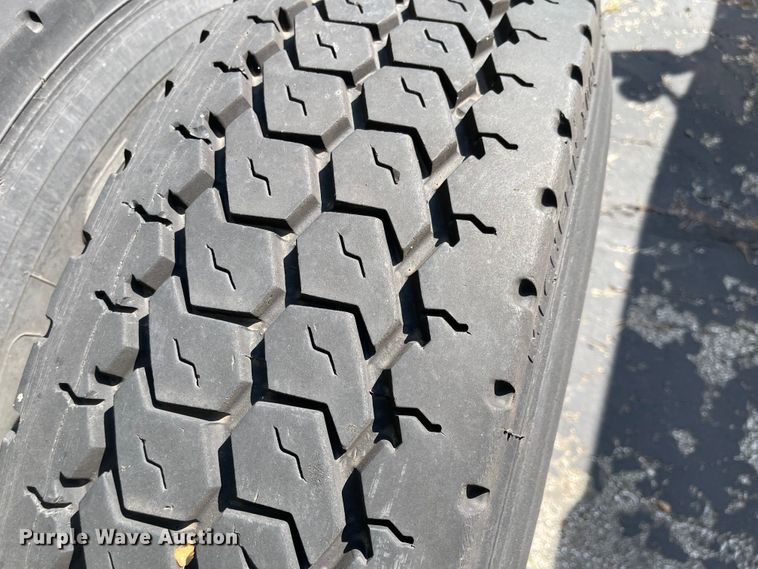 image for item MU9217 1998 Volvo VN  semi truck