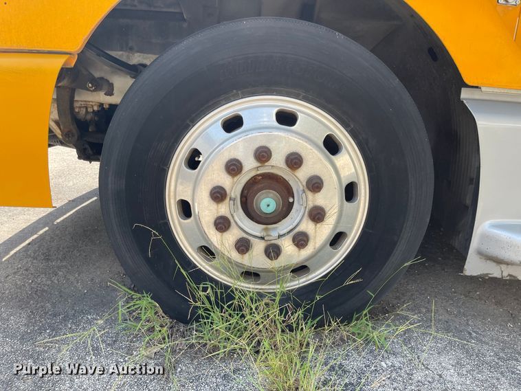 image for item MU9217 1998 Volvo VN  semi truck