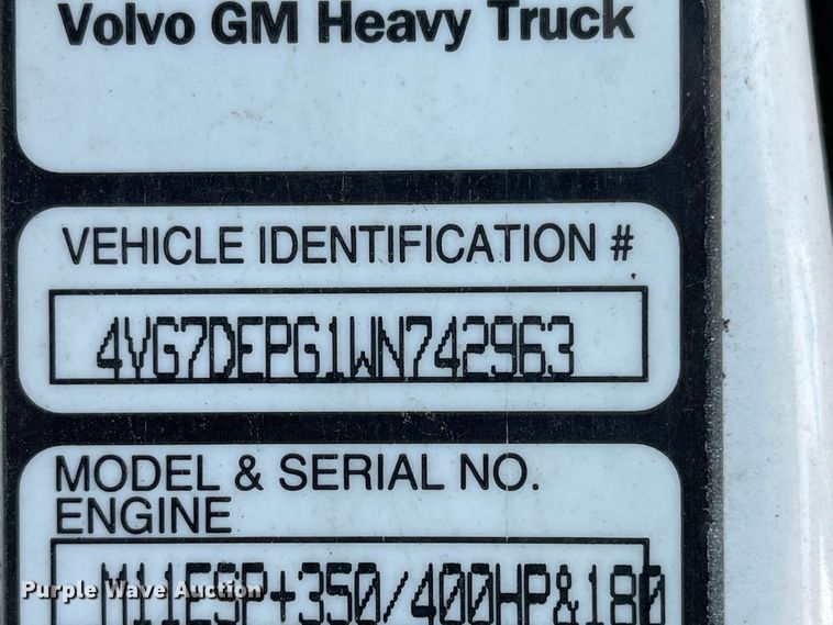 image for item MU9217 1998 Volvo VN  semi truck