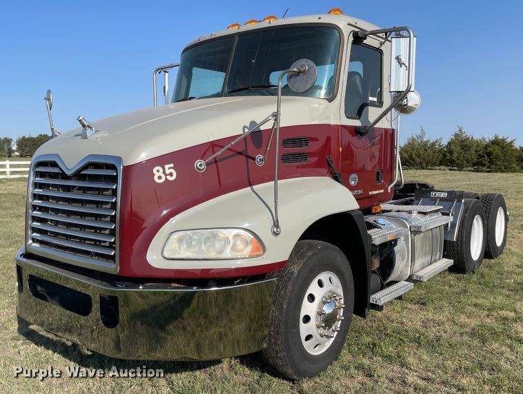 image for item MU9254 2014 Mack CXU613  semi truck