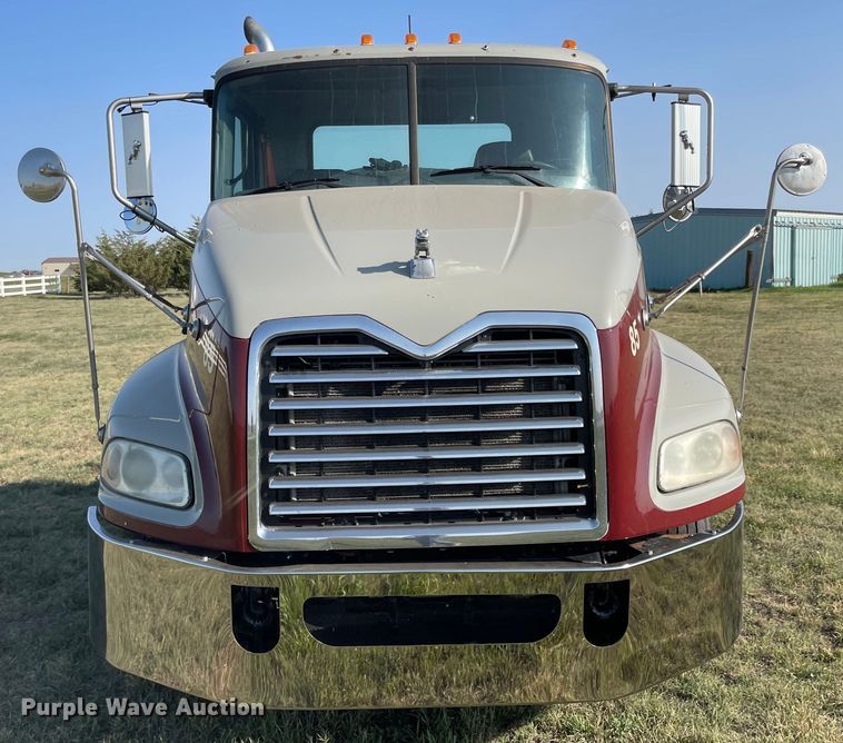 image for item MU9254 2014 Mack CXU613  semi truck