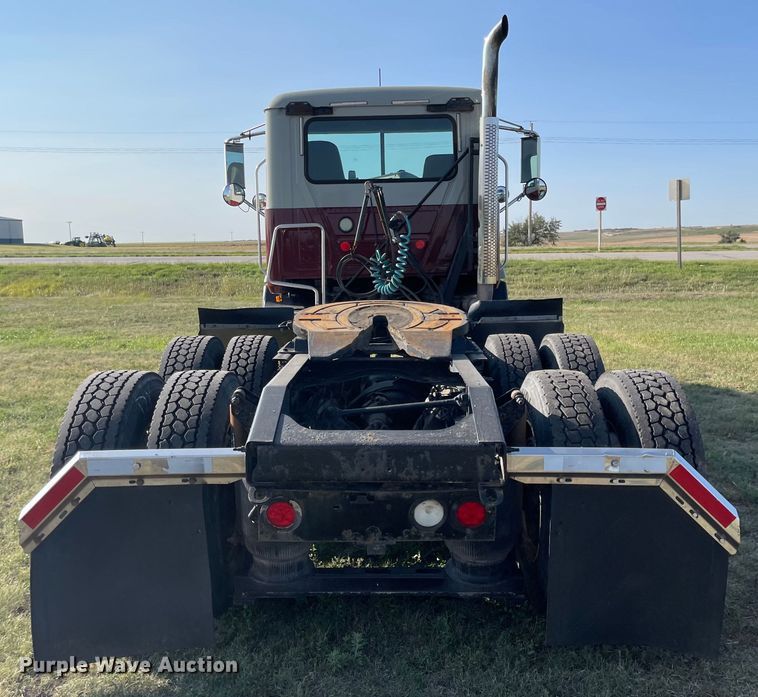 image for item MU9254 2014 Mack CXU613  semi truck