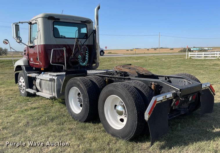 image for item MU9254 2014 Mack CXU613  semi truck