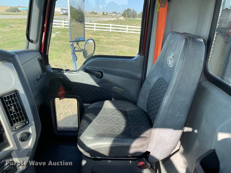 image for item MU9254 2014 Mack CXU613  semi truck