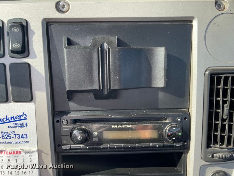 image for item MU9254 2014 Mack CXU613  semi truck