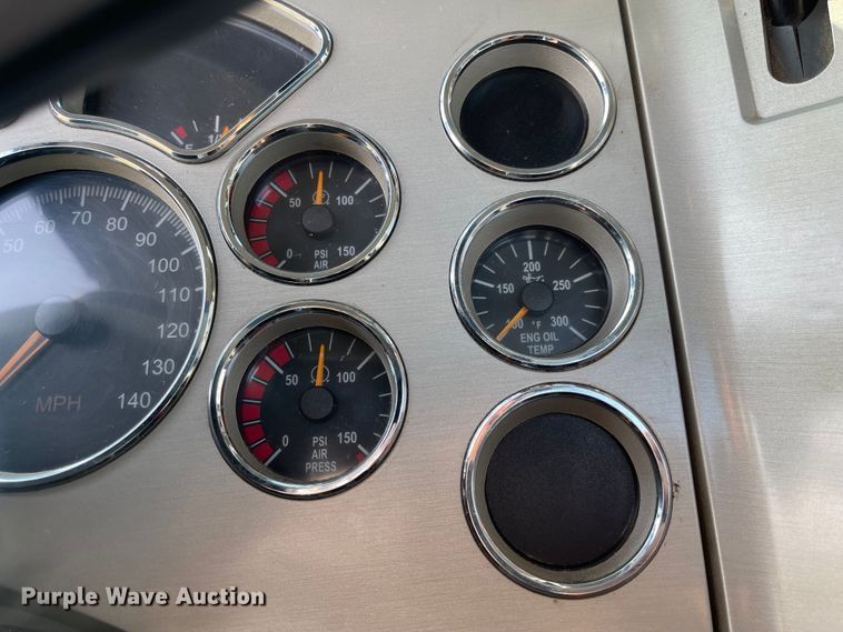 image for item MU9254 2014 Mack CXU613  semi truck