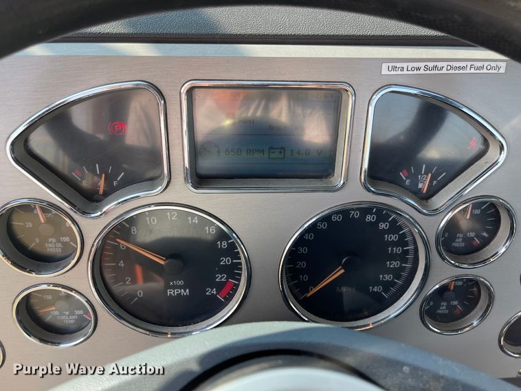 image for item MU9254 2014 Mack CXU613  semi truck