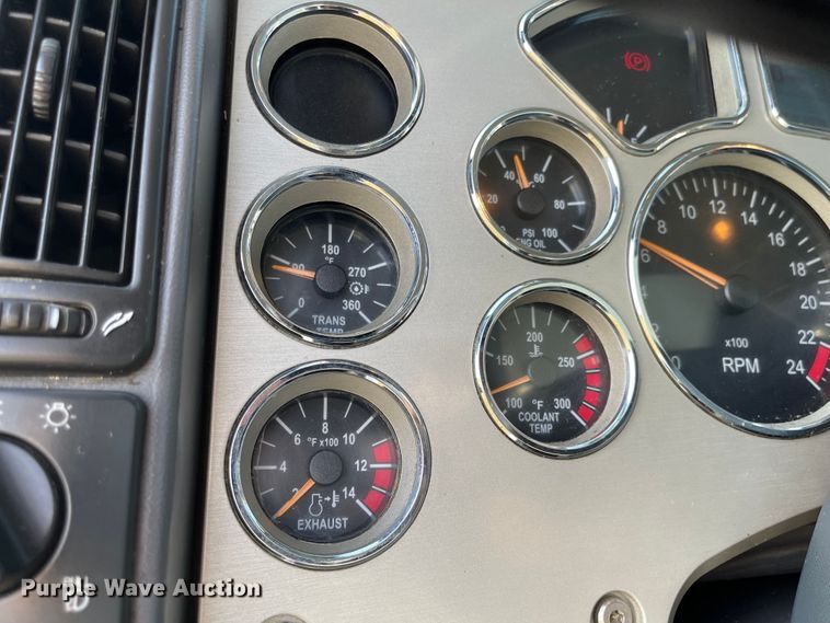 image for item MU9254 2014 Mack CXU613  semi truck