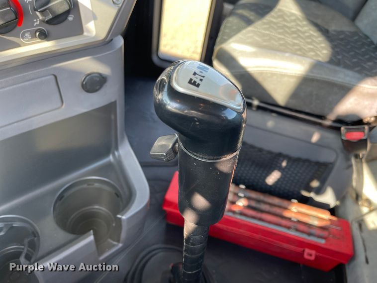 image for item MU9254 2014 Mack CXU613  semi truck