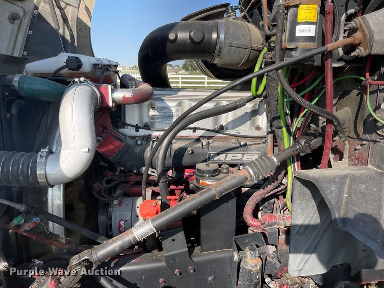 image for item MU9254 2014 Mack CXU613  semi truck