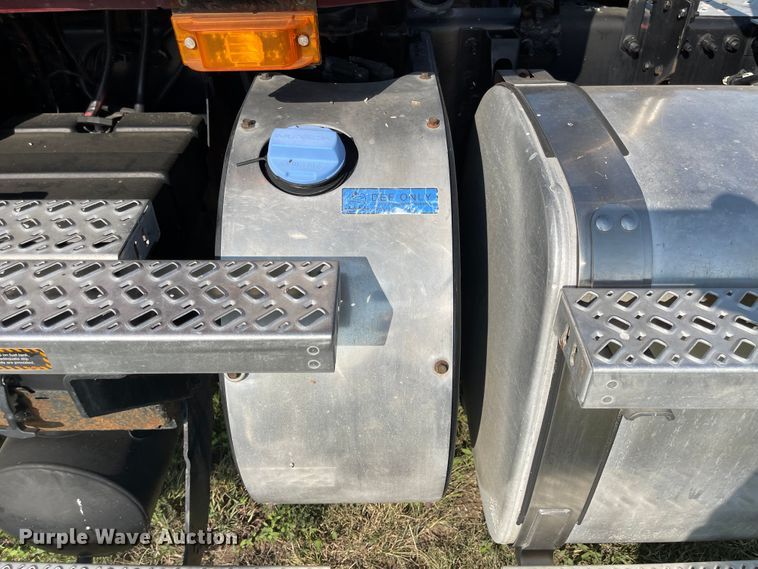 image for item MU9254 2014 Mack CXU613  semi truck