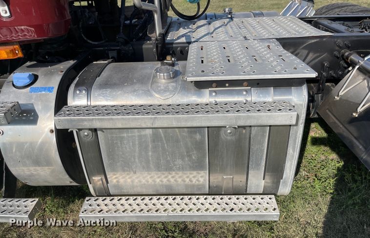 image for item MU9254 2014 Mack CXU613  semi truck