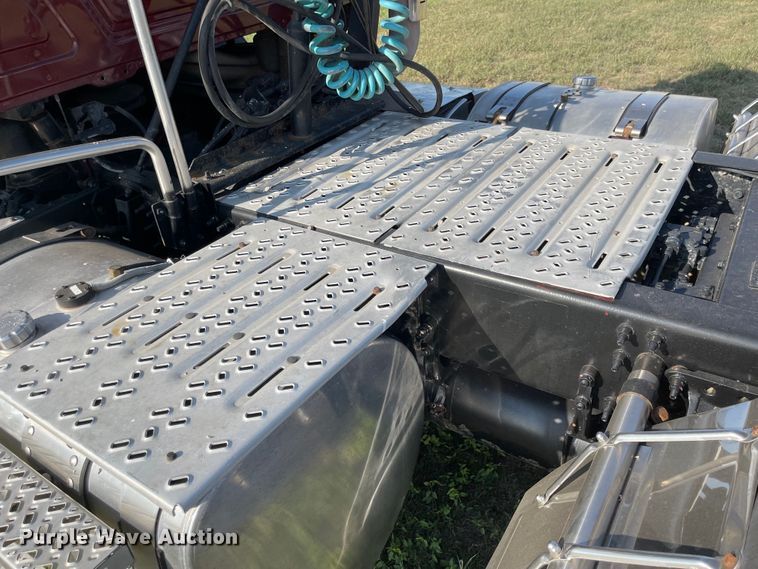 image for item MU9254 2014 Mack CXU613  semi truck