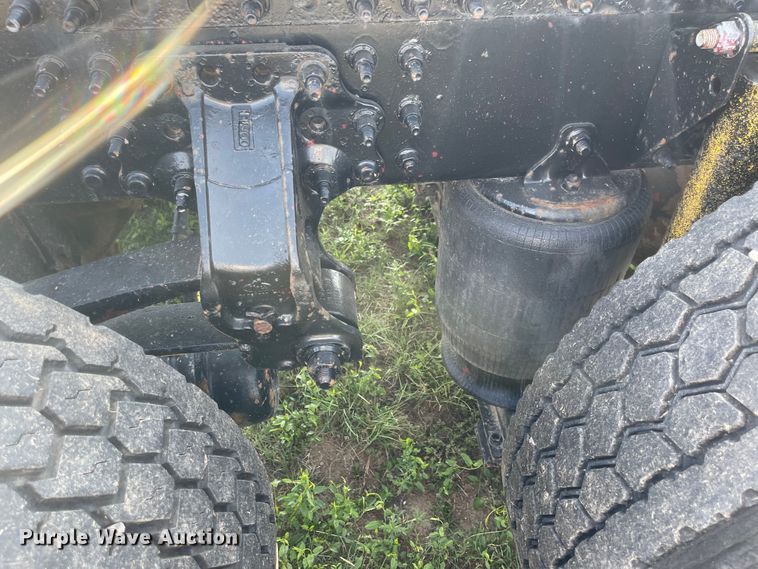 image for item MU9254 2014 Mack CXU613  semi truck